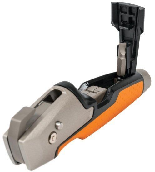 Нож строительный Fiskars CarbonMax 1027225