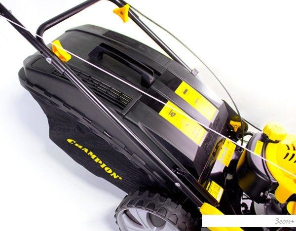 Колёсная газонокосилка Champion LM5345