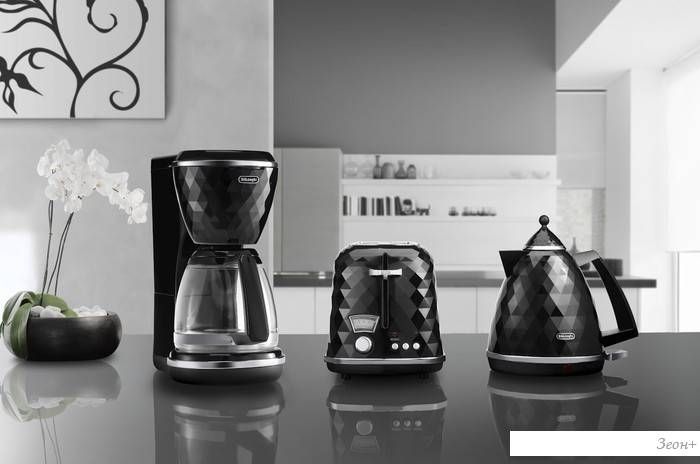 Чайник DeLonghi KBJ 2001.BK