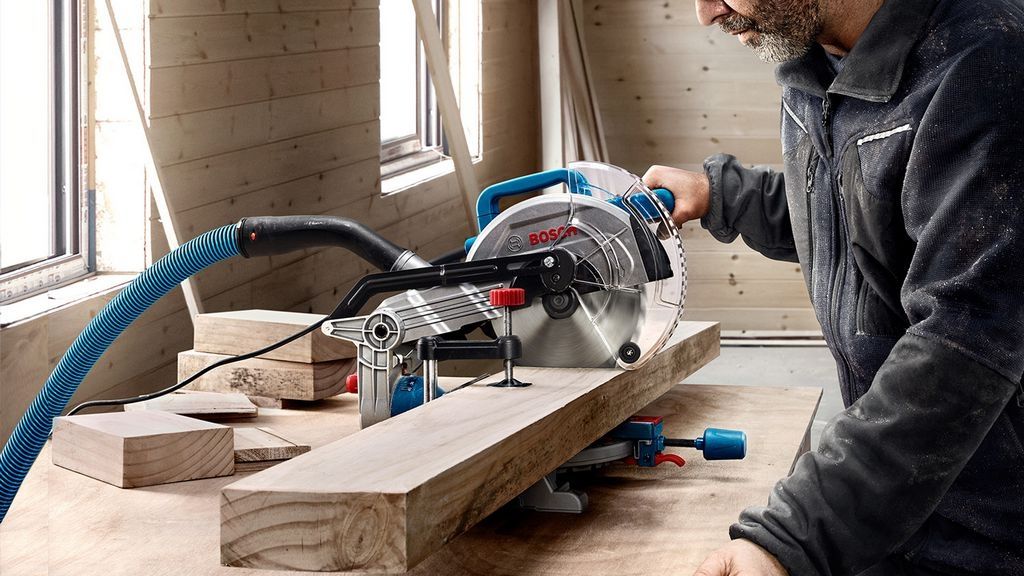 Дисковая (циркулярная) пила Bosch GCM 216 Professional 0601B33000