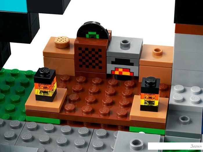 Конструктор LEGO Minecraft 21244 Застава Меча