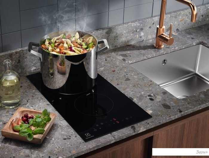 Варочная панель Electrolux LHR3233CK