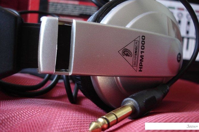 Наушники BEHRINGER HPM1000