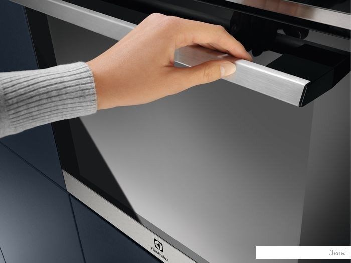 Электрический духовой шкаф Electrolux EOC8P39WX