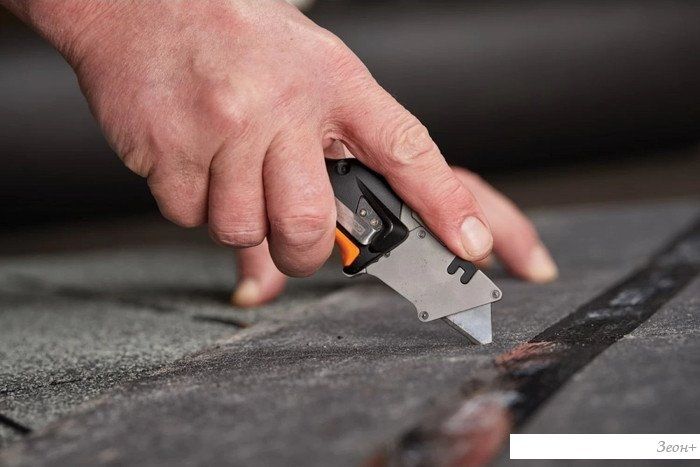 Нож строительный Fiskars CarbonMax 1027224