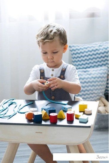 Развивающая игрушка Plan Toys Шнуровка Фигуры 5466