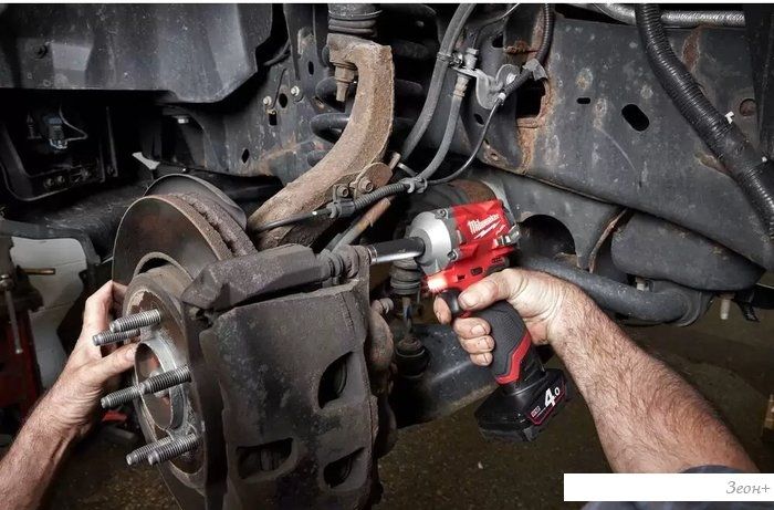 Гайковерт Milwaukee M12 FIW38-422X 4933464613 (с 2-мя АКБ, кейс)