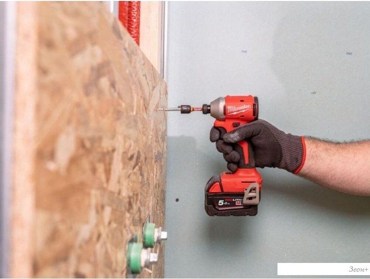 Винтоверт Milwaukee M18 M18BLIDRC-402C 4933492840 (с 2-мя АКБ, кейс)
