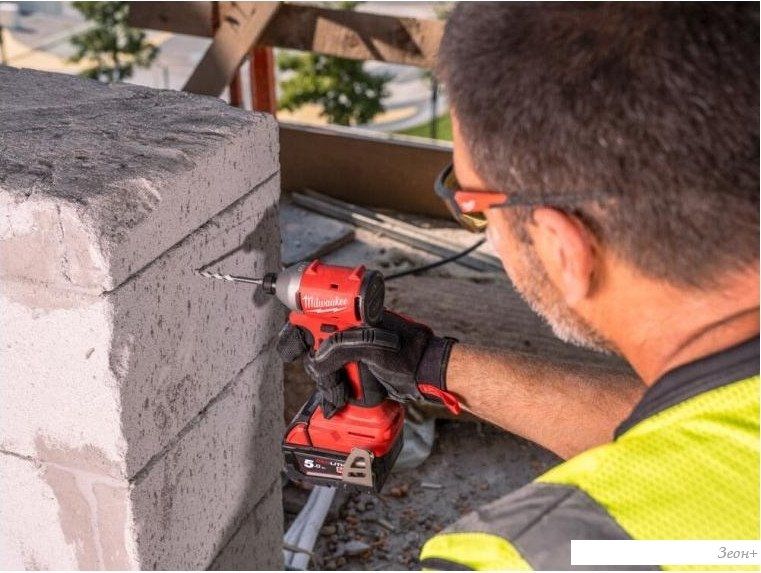 Винтоверт Milwaukee M18 M18BLIDRC-402C 4933492840 (с 2-мя АКБ, кейс)