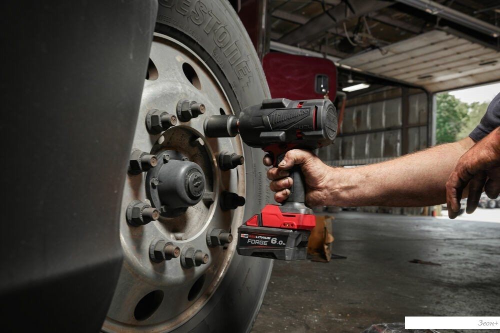 Гайковерт Milwaukee M18 FUEL M18FHIW2F12-0 4933498056 (без АКБ)