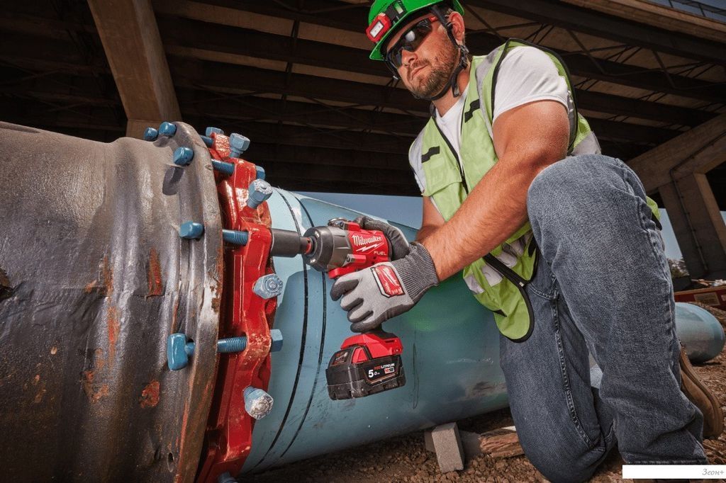 Гайковерт Milwaukee M18 FUEL M18FHIW2P12-0X 4933492785 (без АКБ, кейс)