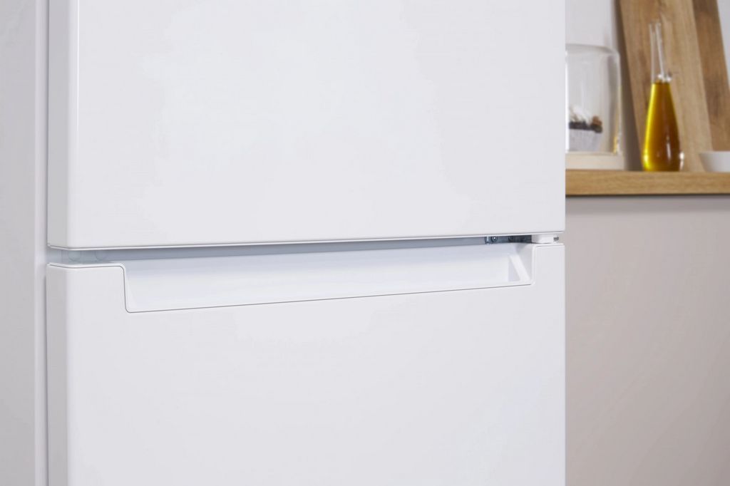 Холодильник Indesit ES 18 A