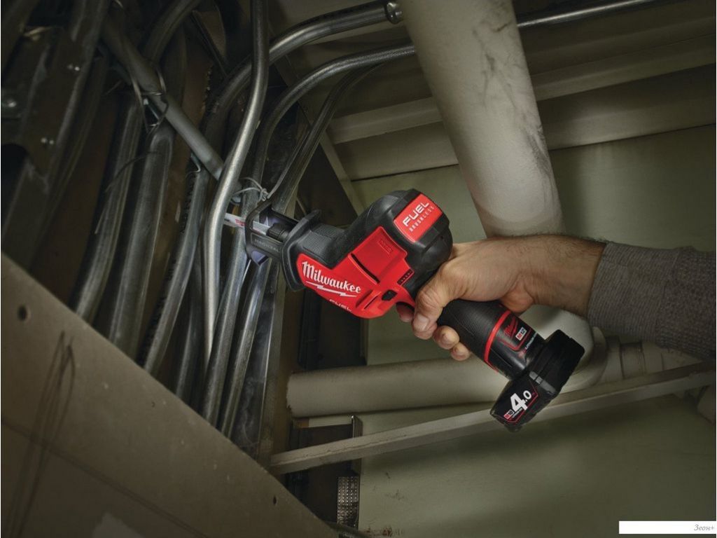 Сабельная пила Milwaukee M12 CHZ-602X Fuel 4933451511 (с 2-мя АКБ, кейс)