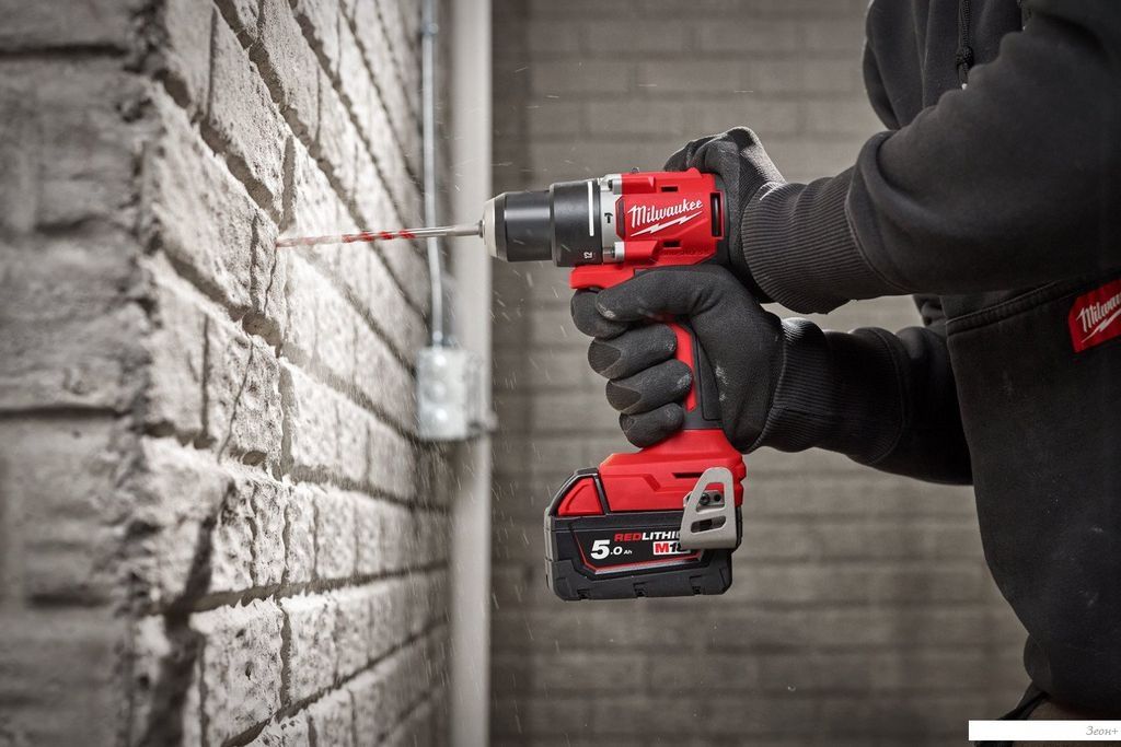 Ударная дрель-шуруповерт Milwaukee M18 BLPDRC-402C 4933492824 (с 2-мя АКБ 4 Ач, кейс)