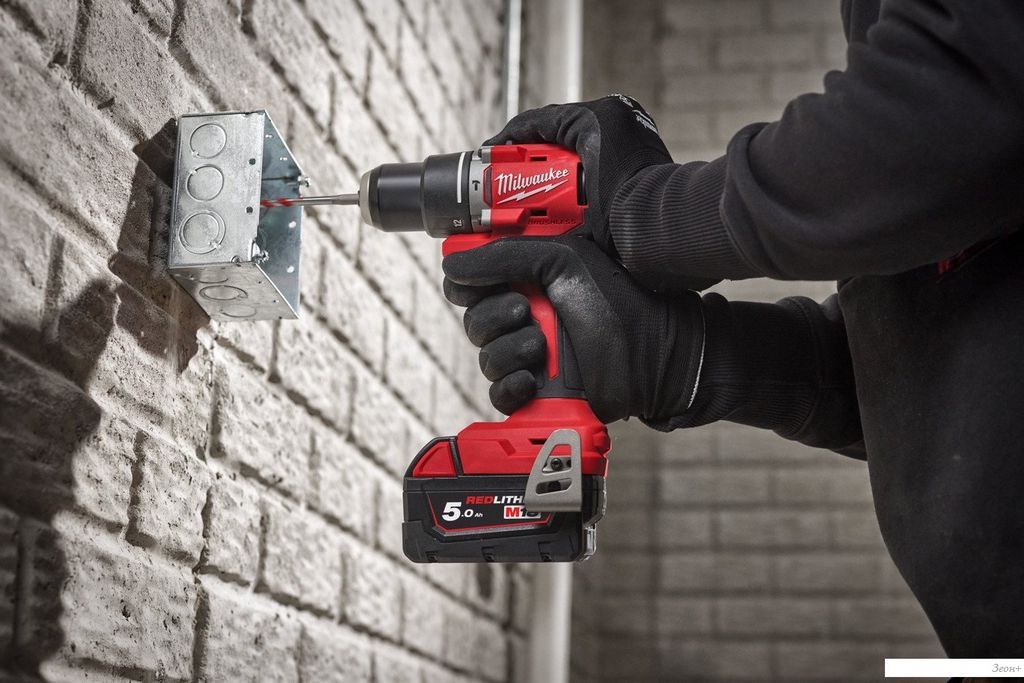 Ударная дрель-шуруповерт Milwaukee M18 BLPDRC-402C 4933492824 (с 2-мя АКБ 4 Ач, кейс)