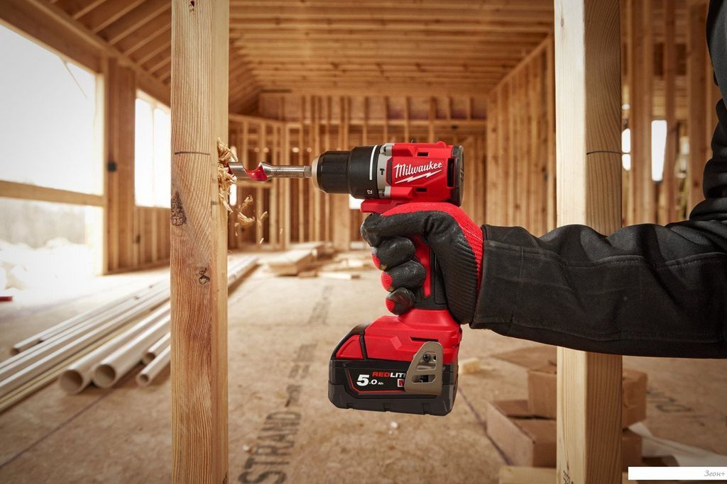 Ударная дрель-шуруповерт Milwaukee M18 BLPDRC-402C 4933492824 (с 2-мя АКБ 4 Ач, кейс)