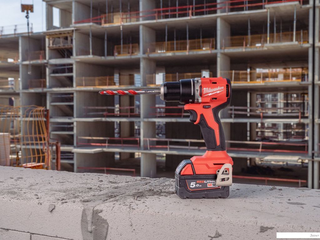 Ударная дрель-шуруповерт Milwaukee M18 BLPDRC-402C 4933492824 (с 2-мя АКБ 4 Ач, кейс)