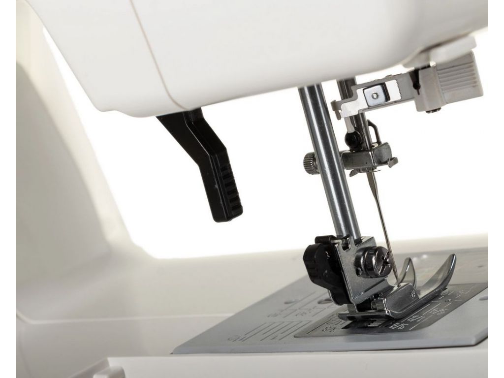 Электромеханическая швейная машина Janome Excellent Stitch 18A