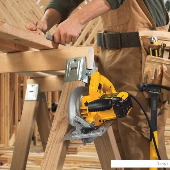 Дисковая пила DeWalt DWE576K