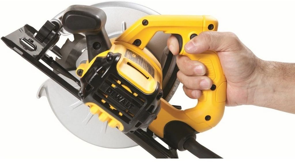 Дисковая пила DeWalt DWE560K