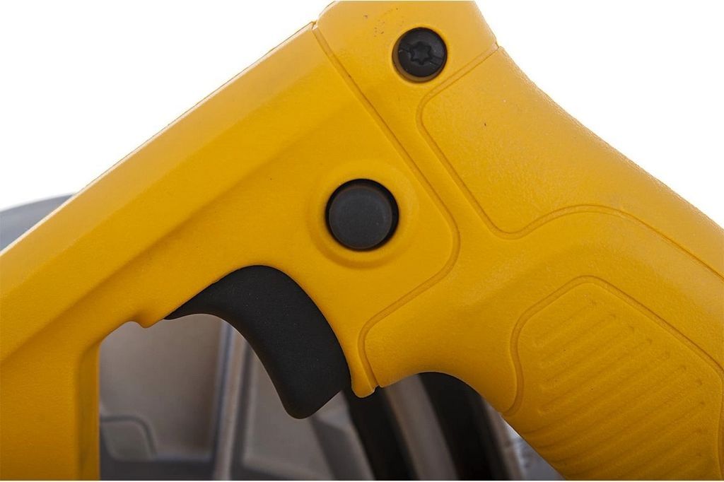 Дисковая пила DeWalt DWE560K