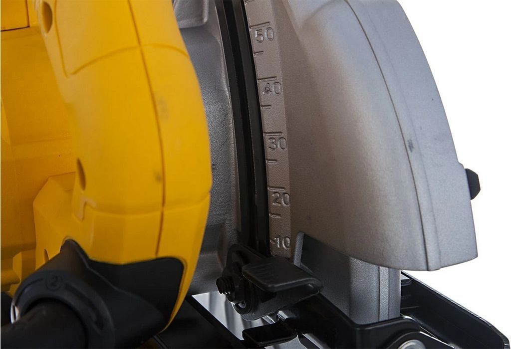 Дисковая пила DeWalt DWE560K