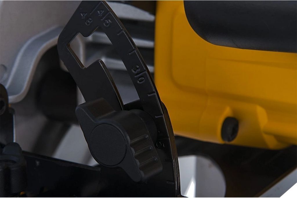 Дисковая пила DeWalt DWE560K