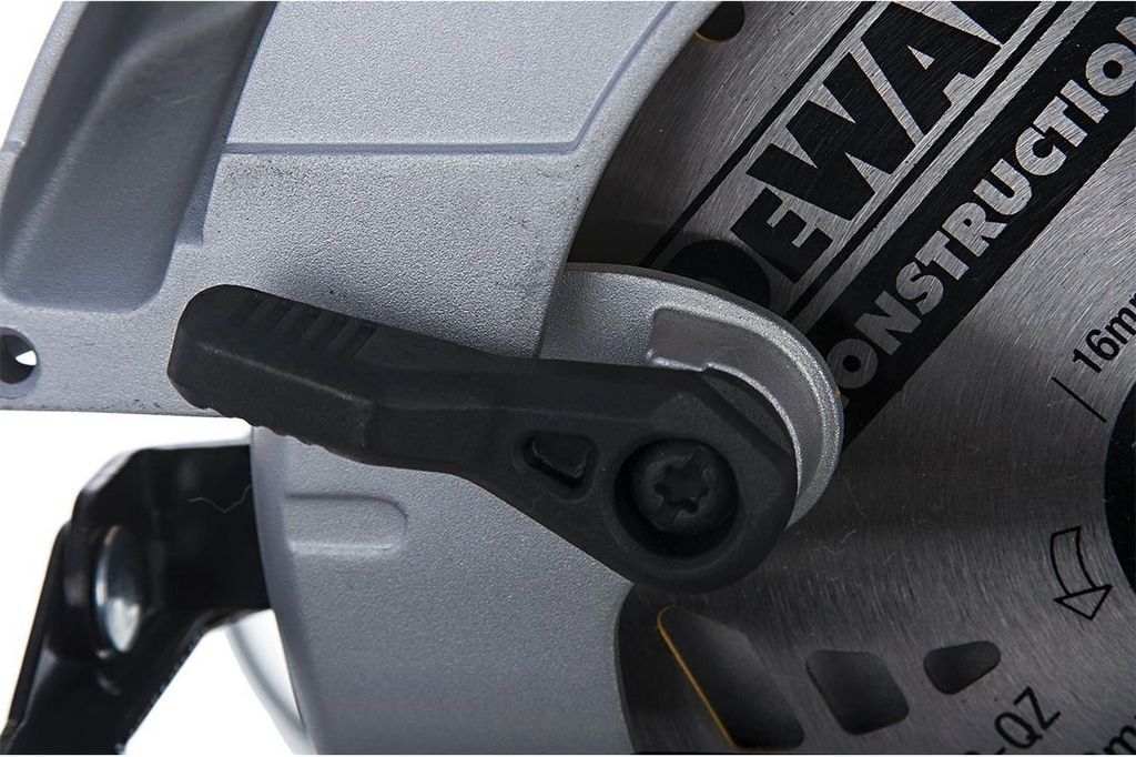 Дисковая пила DeWalt DWE560K