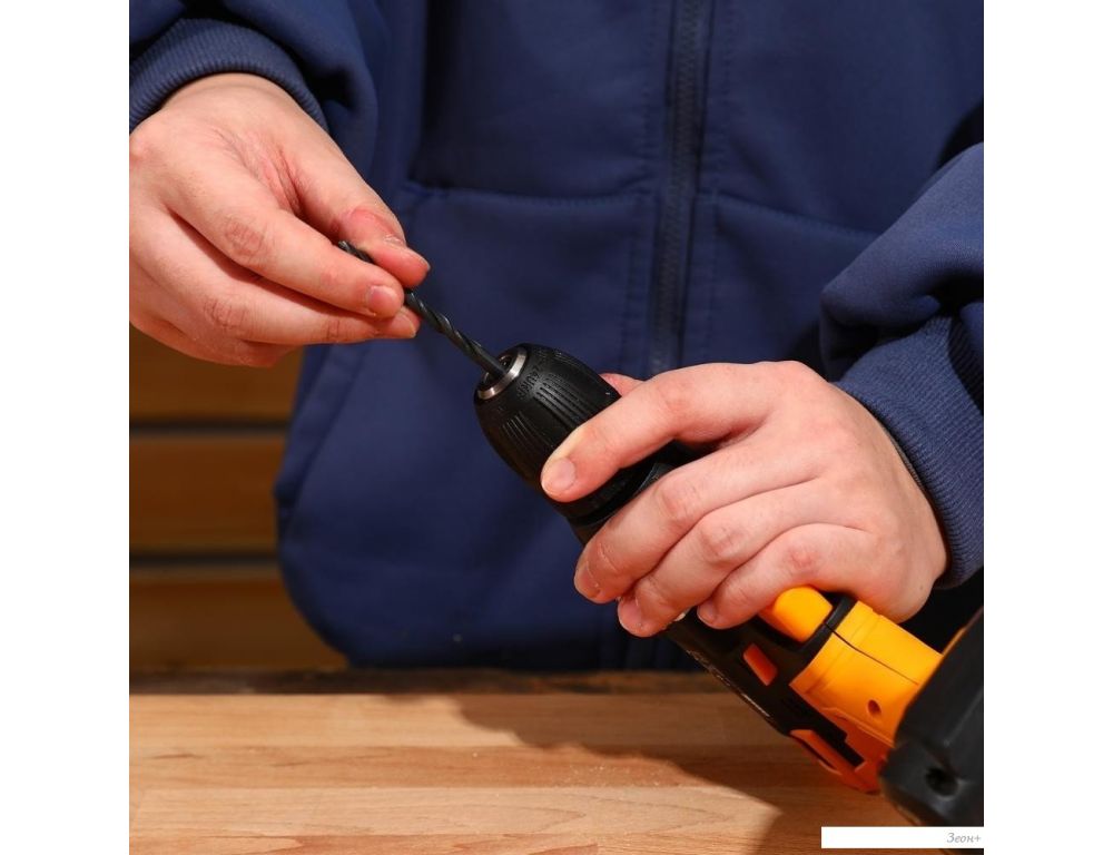 Дрель-шуруповерт Deko Banger 20V ONE + 083-1042 (с 1-им АКБ)