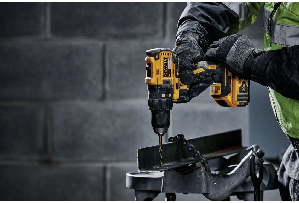 Дрель-шуруповерт DeWalt DCD777M2T (с 2-мя АКБ, кейс)