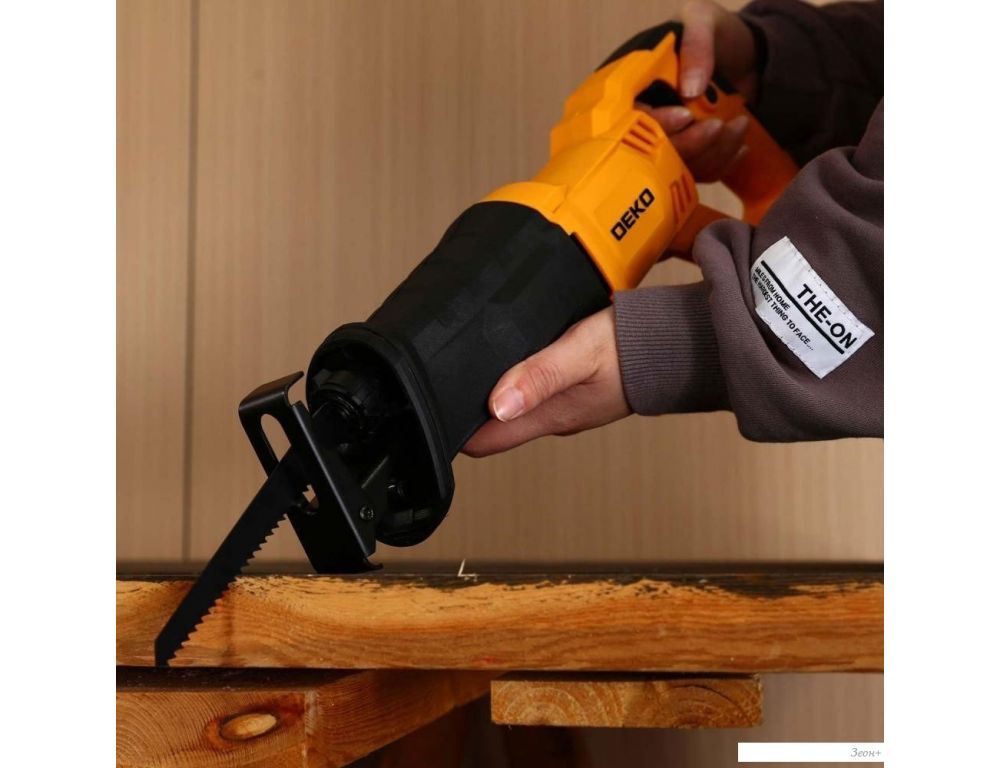 Сабельная пила Deko DKRS1100V 083-1071