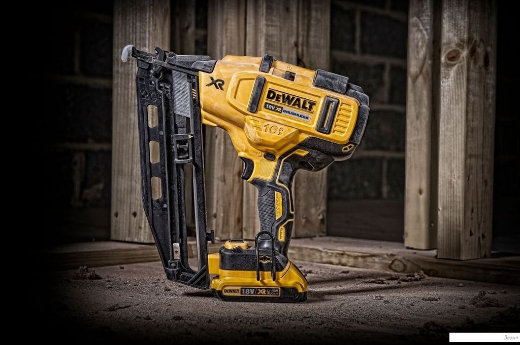 DeWalt DCN660D2 (с 2-мя АКБ, кейс)