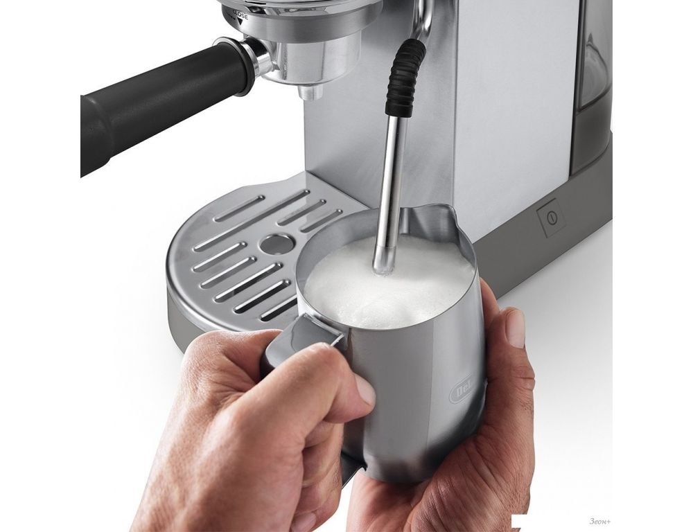 Рожковая кофеварка DeLonghi Dedica EC890.M