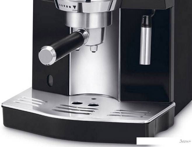 Рожковая помповая кофеварка DeLonghi EC 820.B