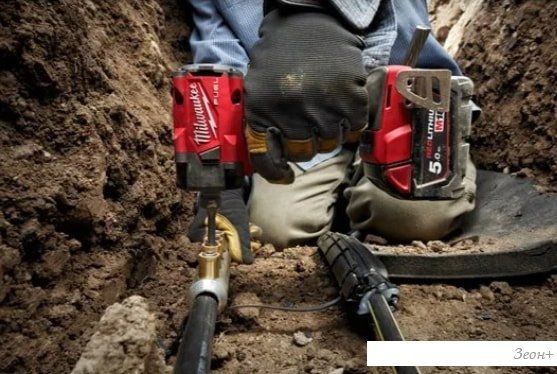 Гайковерт Milwaukee M18 FIW2F12-502X 4933478444 (с 2-мя АКБ, кейс)