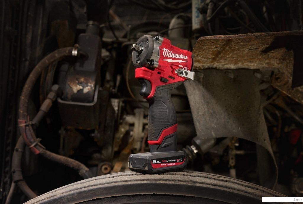 Гайковерт Milwaukee M12 FCIWF12G3-502X 4933493455 (с 2-мя АКБ, кейс)