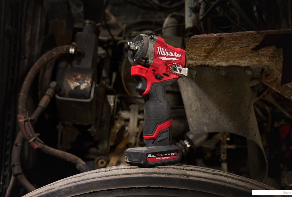 Гайковерт Milwaukee M12 FCIWF12G3-502X 4933493455 (с 2-мя АКБ, кейс)