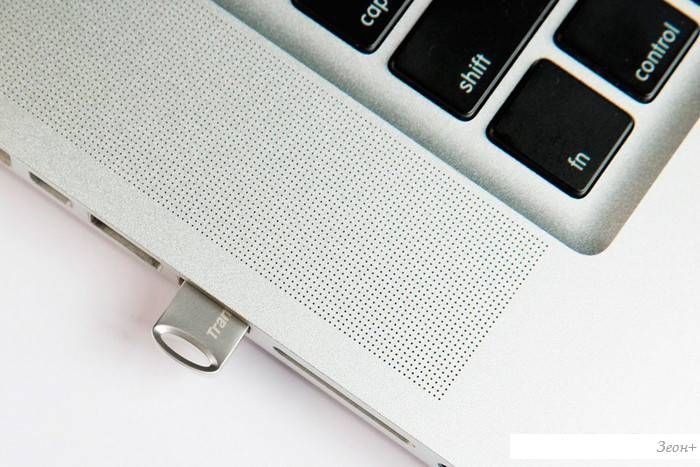 USB Flash Transcend JetFlash 710 White 32GB (TS32GJF710S)