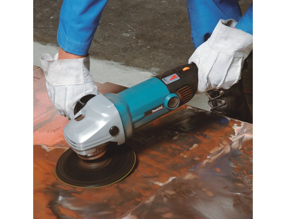 Угловая шлифмашина Makita SA7000C