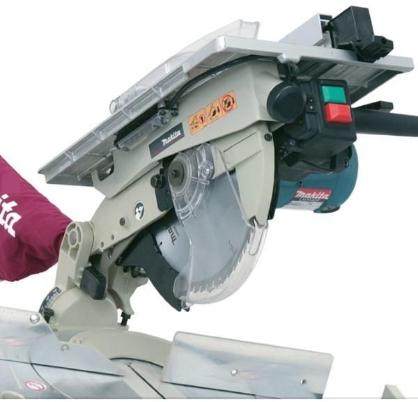 Дисковая пила Makita LH1040F