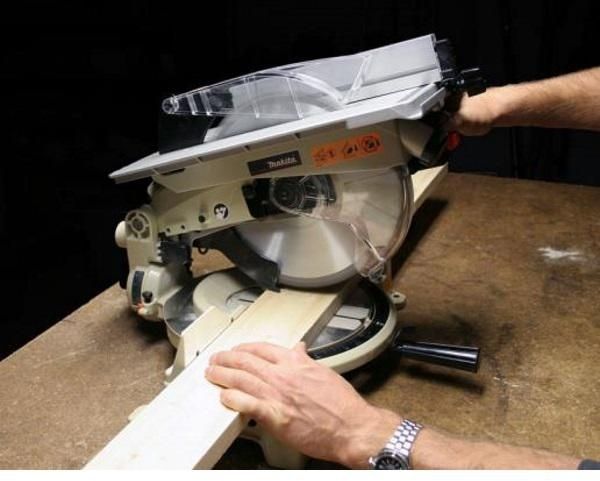 Дисковая пила Makita LH1040