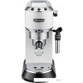 Рожковая помповая кофеварка DeLonghi Dedica EC 685.W