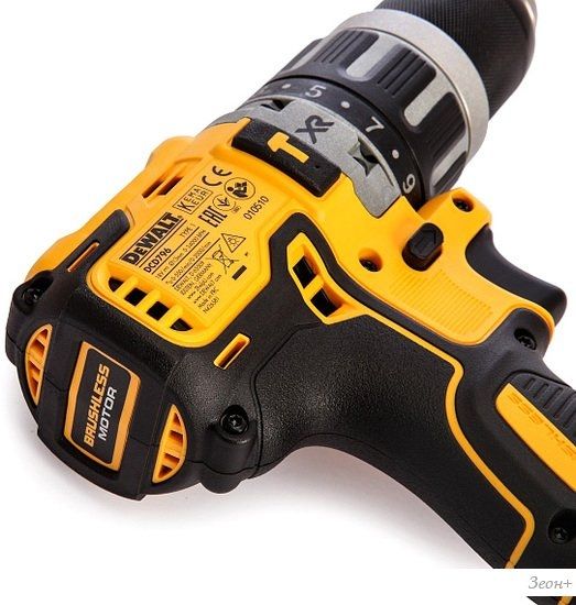 Дрель-шуруповерт DeWalt DCD796D2