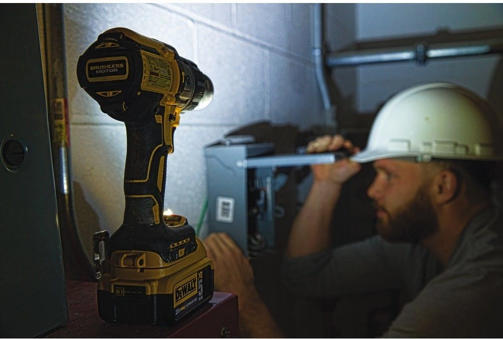 Дрель-шуруповерт DeWalt DCD996P2