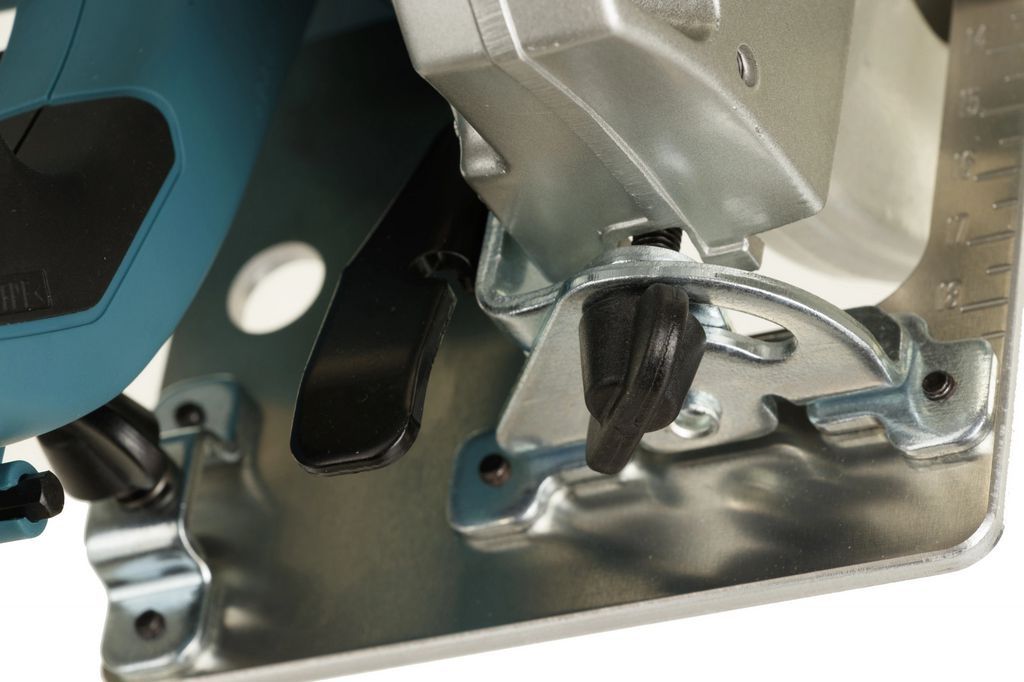 Дисковая пила Makita HS6601