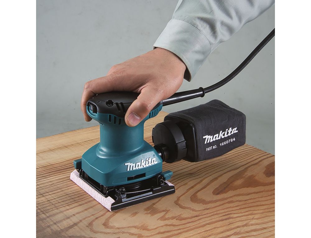 Виброшлифмашина Makita BO4557