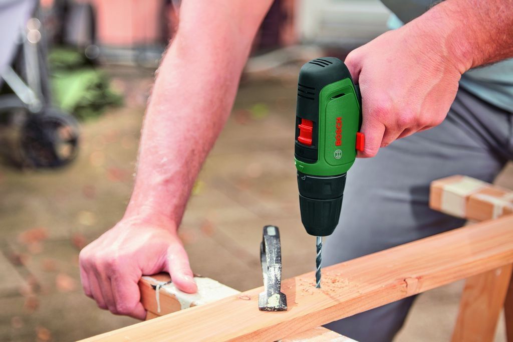 Дрель-шуруповерт Bosch EasyDrill 1200 06039D3007 (с 2-мя АКБ, кейс)