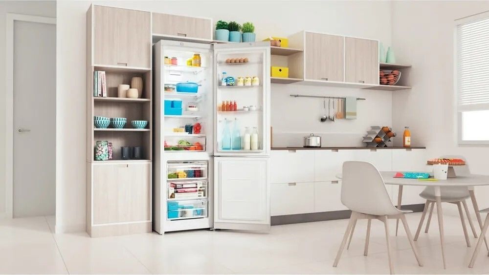 Холодильник Indesit ITR 4200 W